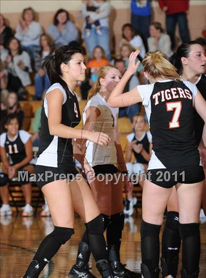 Thumbnail 2 in Unity vs. Webster (WIAA Regional Semi-Finals) photogallery.