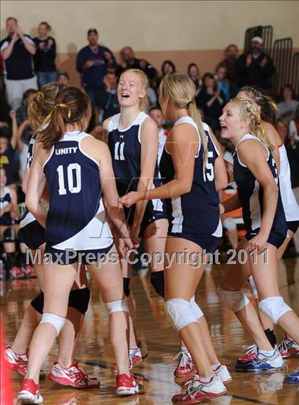 Thumbnail 3 in Unity vs. Webster (WIAA Regional Semi-Finals) photogallery.