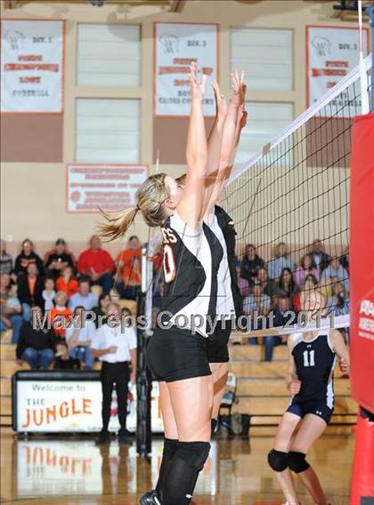 Thumbnail 3 in Unity vs. Webster (WIAA Regional Semi-Finals) photogallery.