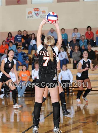Thumbnail 3 in Unity vs. Webster (WIAA Regional Semi-Finals) photogallery.