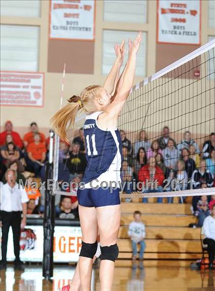 Thumbnail 2 in Unity vs. Webster (WIAA Regional Semi-Finals) photogallery.