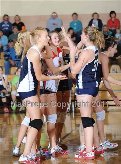 Thumbnail 2 in Unity vs. Webster (WIAA Regional Semi-Finals) photogallery.