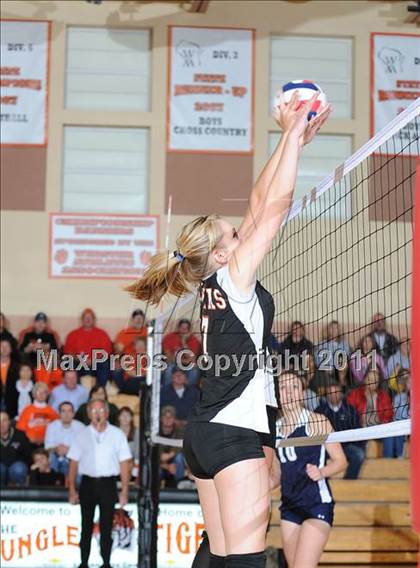 Thumbnail 3 in Unity vs. Webster (WIAA Regional Semi-Finals) photogallery.