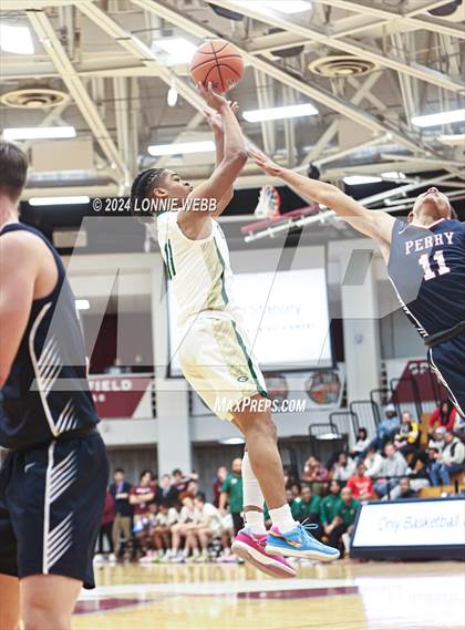 Thumbnail 3 in Grayson @ Perry (Spalding Hoophall Classic) photogallery.