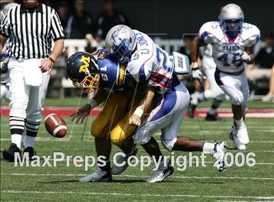 Thumbnail 2 in Byrnes (SC) vs. Archbishop Moeller (Ohio vs USA Challenge) photogallery.