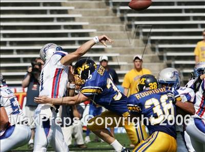 Thumbnail 3 in Byrnes (SC) vs. Archbishop Moeller (Ohio vs USA Challenge) photogallery.