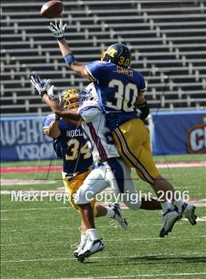 Thumbnail 2 in Byrnes (SC) vs. Archbishop Moeller (Ohio vs USA Challenge) photogallery.
