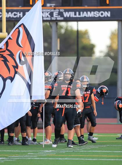 Thumbnail 1 in El Segundo vs South Pasadena photogallery.