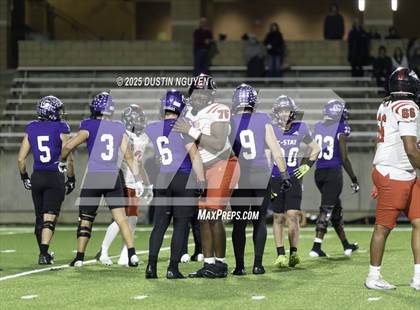 Thumbnail 1 in College Station vs. Port Arthur Memorial (UIL Football 5A D1 Regional Semifinal) photogallery.