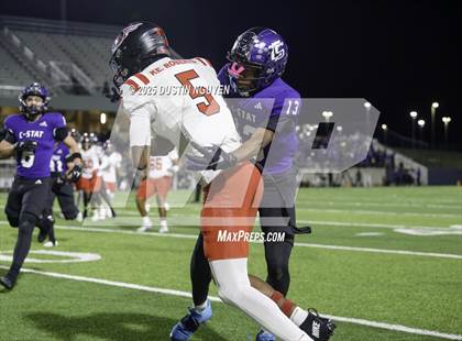 Thumbnail 1 in College Station vs. Port Arthur Memorial (UIL Football 5A D1 Regional Semifinal) photogallery.