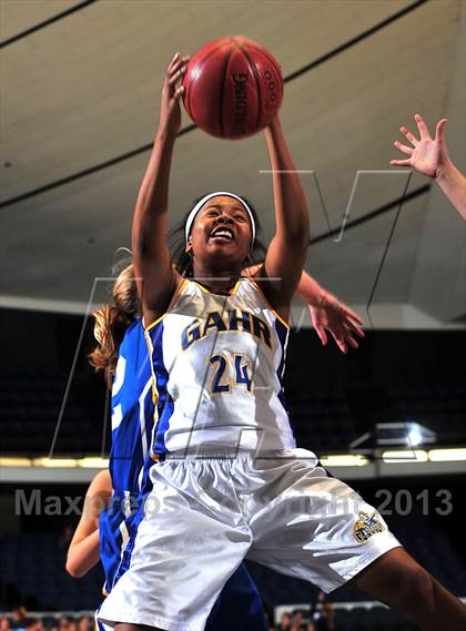 Thumbnail 2 in Agoura vs. Gahr (CIF SS 3AAA Final) photogallery.