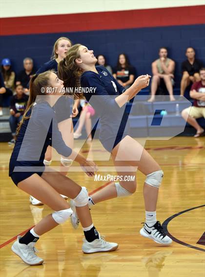 Thumbnail 2 in Coronado vs. Marin Catholic (Durango Fall Classic) photogallery.