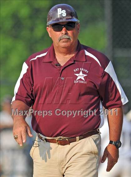 Thumbnail 2 in Bay Shore vs Farmingdale Class AA Regional Final photogallery.