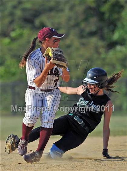 Thumbnail 2 in Bay Shore vs Farmingdale Class AA Regional Final photogallery.