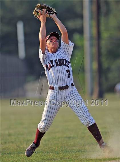 Thumbnail 3 in Bay Shore vs Farmingdale Class AA Regional Final photogallery.