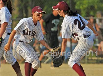 Thumbnail 2 in Bay Shore vs Farmingdale Class AA Regional Final photogallery.