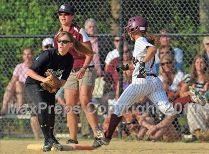 Thumbnail 2 in Bay Shore vs Farmingdale Class AA Regional Final photogallery.