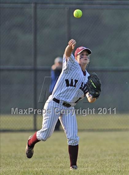 Thumbnail 3 in Bay Shore vs Farmingdale Class AA Regional Final photogallery.