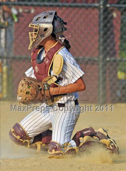 Thumbnail 2 in Bay Shore vs Farmingdale Class AA Regional Final photogallery.