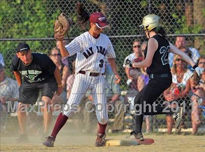 Thumbnail 2 in Bay Shore vs Farmingdale Class AA Regional Final photogallery.