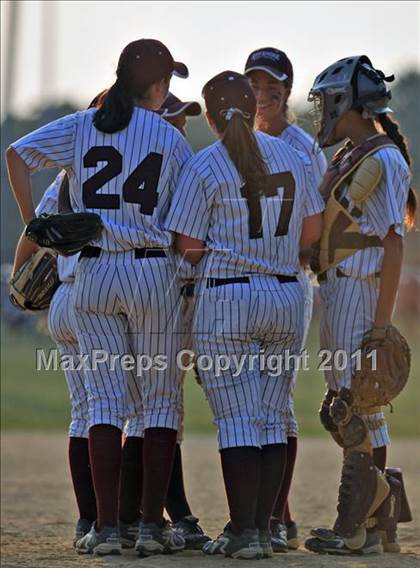 Thumbnail 2 in Bay Shore vs Farmingdale Class AA Regional Final photogallery.