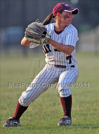 Thumbnail 3 in Bay Shore vs Farmingdale Class AA Regional Final photogallery.