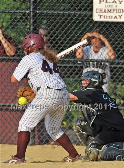 Thumbnail 2 in Bay Shore vs Farmingdale Class AA Regional Final photogallery.