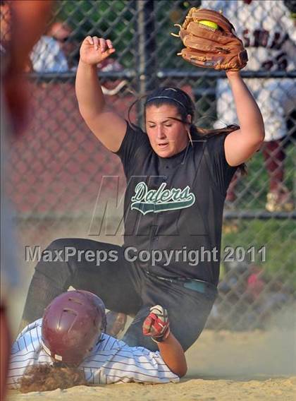 Thumbnail 3 in Bay Shore vs Farmingdale Class AA Regional Final photogallery.
