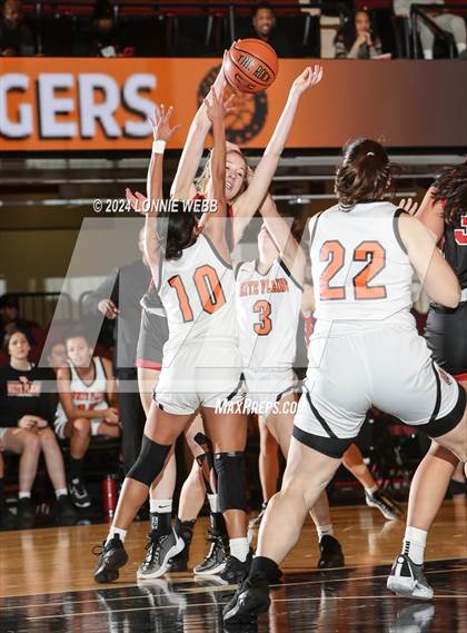 Thumbnail 2 in Rye vs White Plains (Slam Dunk Showcase) photogallery.