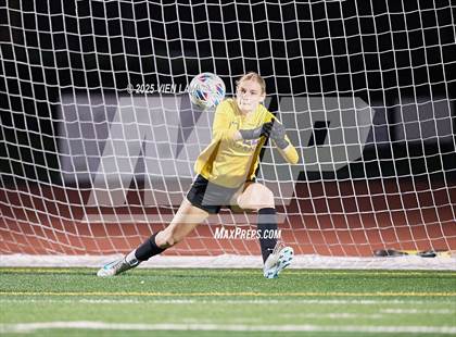 Thumbnail 1 in Petaluma vs. Castro Valley (CIF NCS Division 3 Semifinals) photogallery.