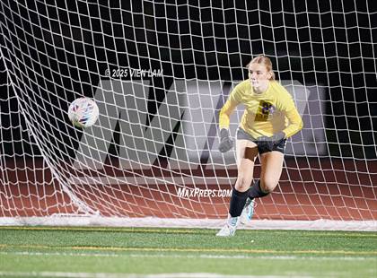 Thumbnail 2 in Petaluma vs. Castro Valley (CIF NCS Division 3 Semifinals) photogallery.