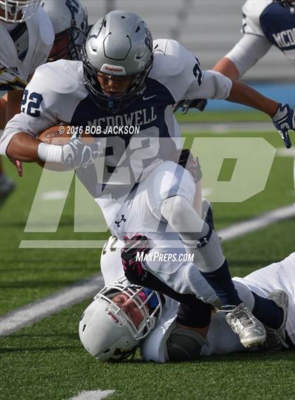 Thumbnail 2 in McDowell vs Hollidaysburg photogallery.