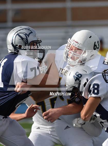 Thumbnail 2 in McDowell vs Hollidaysburg photogallery.