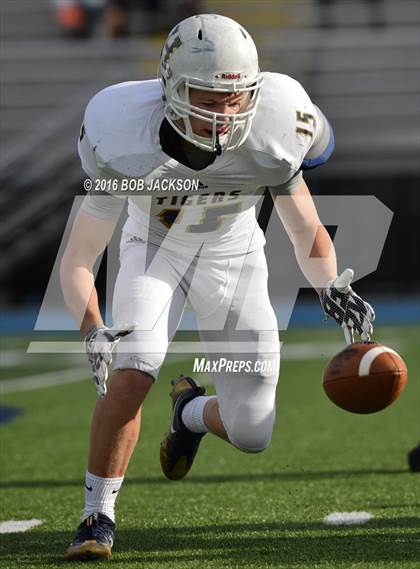 Thumbnail 2 in McDowell vs Hollidaysburg photogallery.