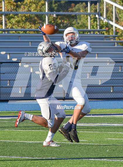 Thumbnail 2 in McDowell vs Hollidaysburg photogallery.