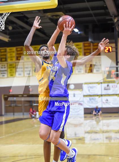 Thumbnail 2 in Santa Margarita vs. Rancho Christian photogallery.