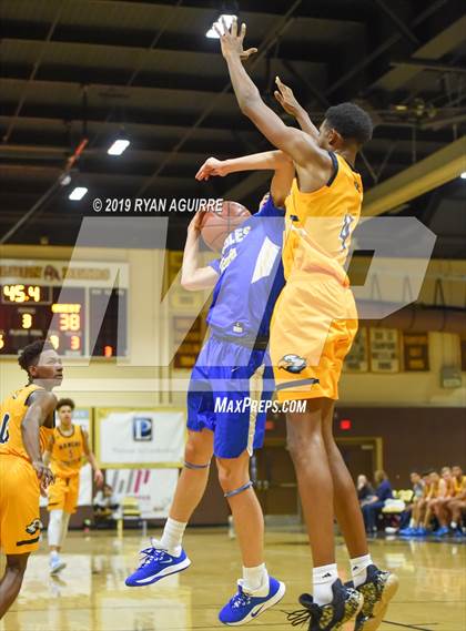 Thumbnail 2 in Santa Margarita vs. Rancho Christian photogallery.