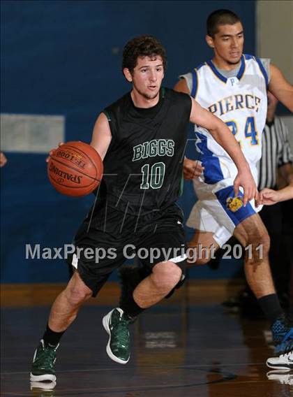 Thumbnail 3 in Biggs vs. Pierce (Pierce Tournament) photogallery.