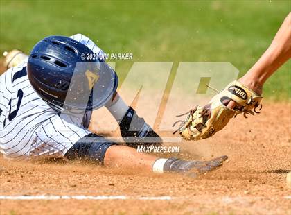 Thumbnail 2 in Akins vs. Crockett (AISD Tournament) photogallery.