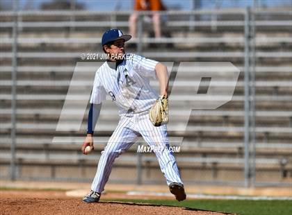 Thumbnail 1 in Akins vs. Crockett (AISD Tournament) photogallery.