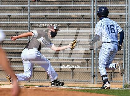 Thumbnail 2 in Akins vs. Crockett (AISD Tournament) photogallery.