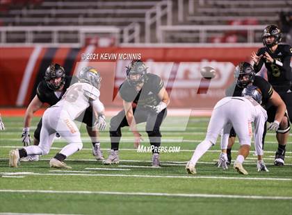 Thumbnail 2 in Lone Peak vs. Skyridge (UHSAA 6A Semifinal) photogallery.