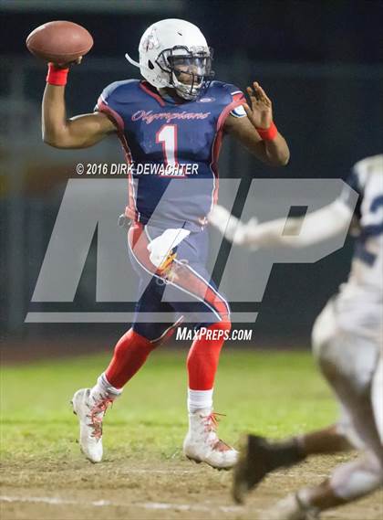 Thumbnail 3 in Aquinas vs. Leuzinger (CIF SS Division 10 Semifinal Playoff) photogallery.