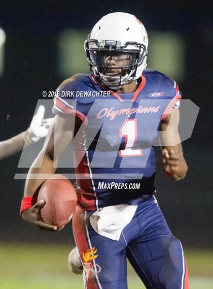 Thumbnail 3 in Aquinas vs. Leuzinger (CIF SS Division 10 Semifinal Playoff) photogallery.