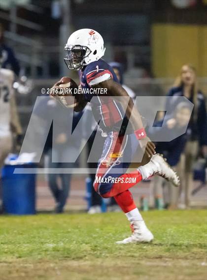 Thumbnail 3 in Aquinas vs. Leuzinger (CIF SS Division 10 Semifinal Playoff) photogallery.