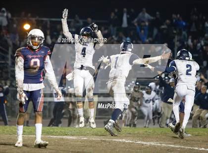 Thumbnail 3 in Aquinas vs. Leuzinger (CIF SS Division 10 Semifinal Playoff) photogallery.