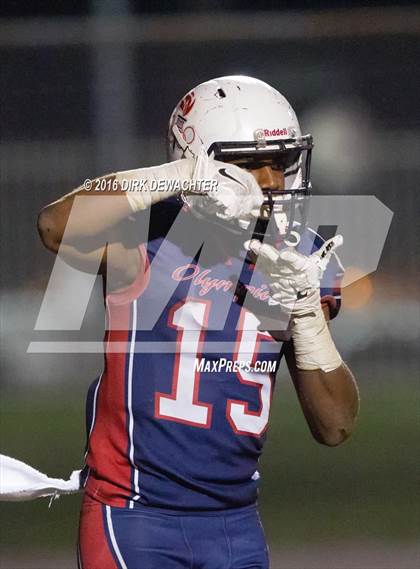 Thumbnail 3 in Aquinas vs. Leuzinger (CIF SS Division 10 Semifinal Playoff) photogallery.
