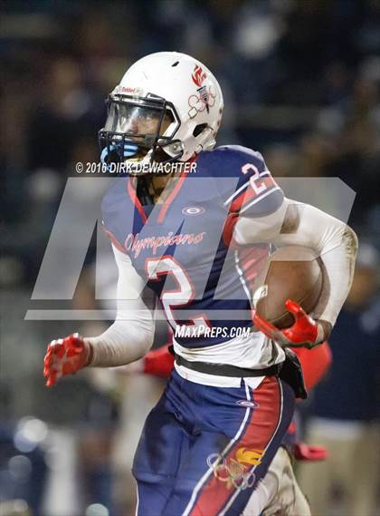 Thumbnail 2 in Aquinas vs. Leuzinger (CIF SS Division 10 Semifinal Playoff) photogallery.