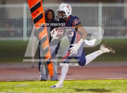 Thumbnail 2 in Aquinas vs. Leuzinger (CIF SS Division 10 Semifinal Playoff) photogallery.