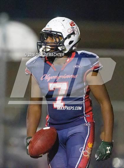 Thumbnail 1 in Aquinas vs. Leuzinger (CIF SS Division 10 Semifinal Playoff) photogallery.